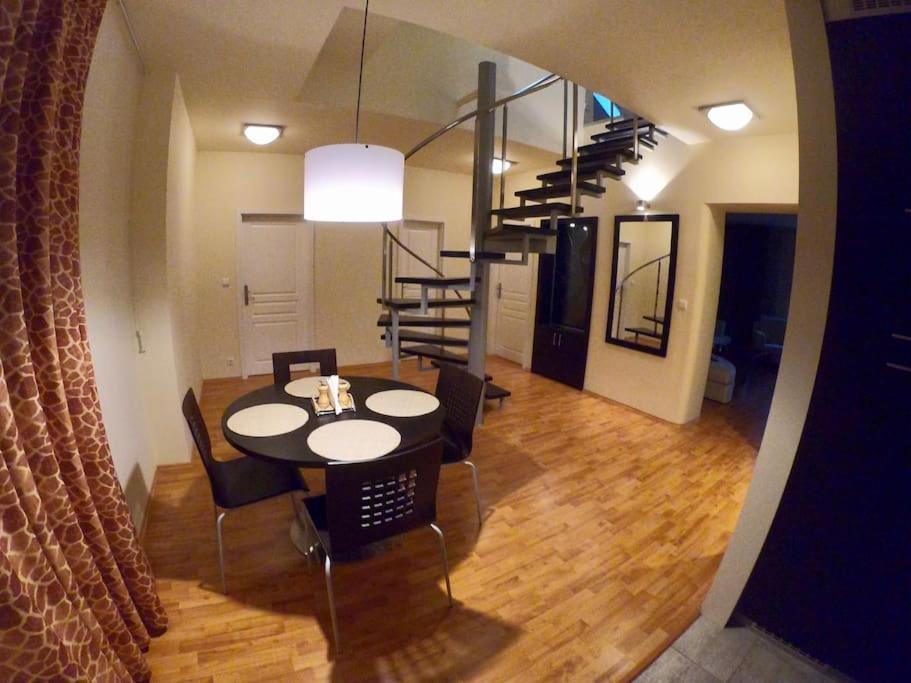 Huge Two Floor Apartment On The Park Colonnade With Free Parking For One Car, 160 Sqm Karlsbad Exteriör bild