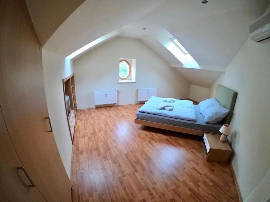 Huge Two Floor Apartment On The Park Colonnade With Free Parking For One Car, 160 Sqm Karlsbad Exteriör bild